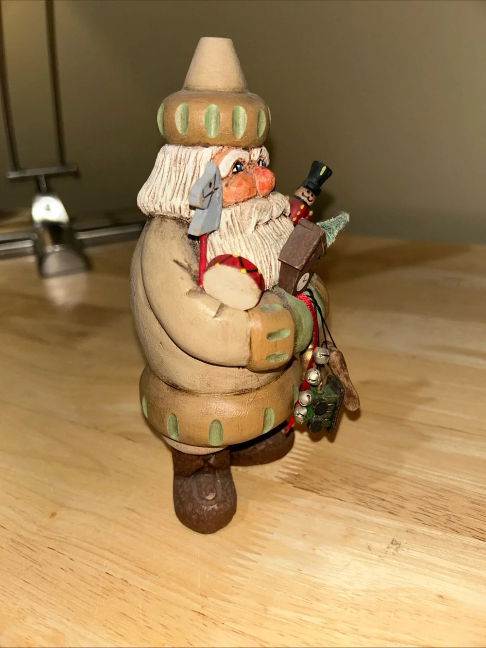 Vincent Ebbitt Hand Carved Wood Santa Pennsylvania Folk Art 2001 7” Sculpture